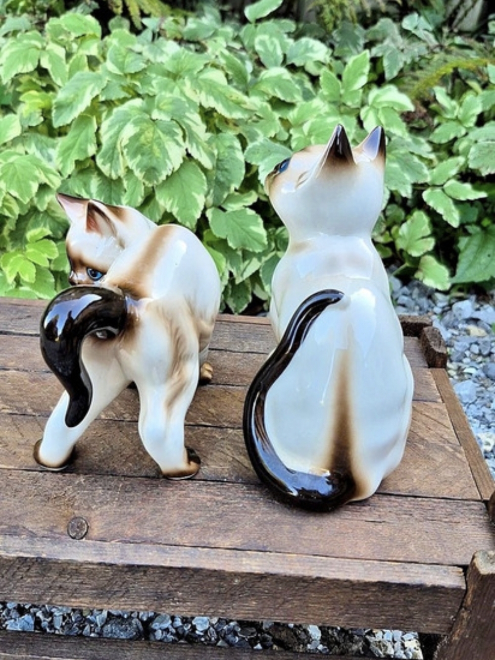 Vintage 1970s Siamese Cat Figurines Set of 2, MCM Ceramic Seal Point Kitten - Picture 5 of 14